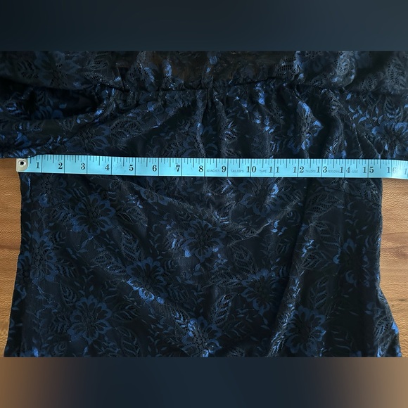 White House Black Market Blouse - Picture 5 of 16